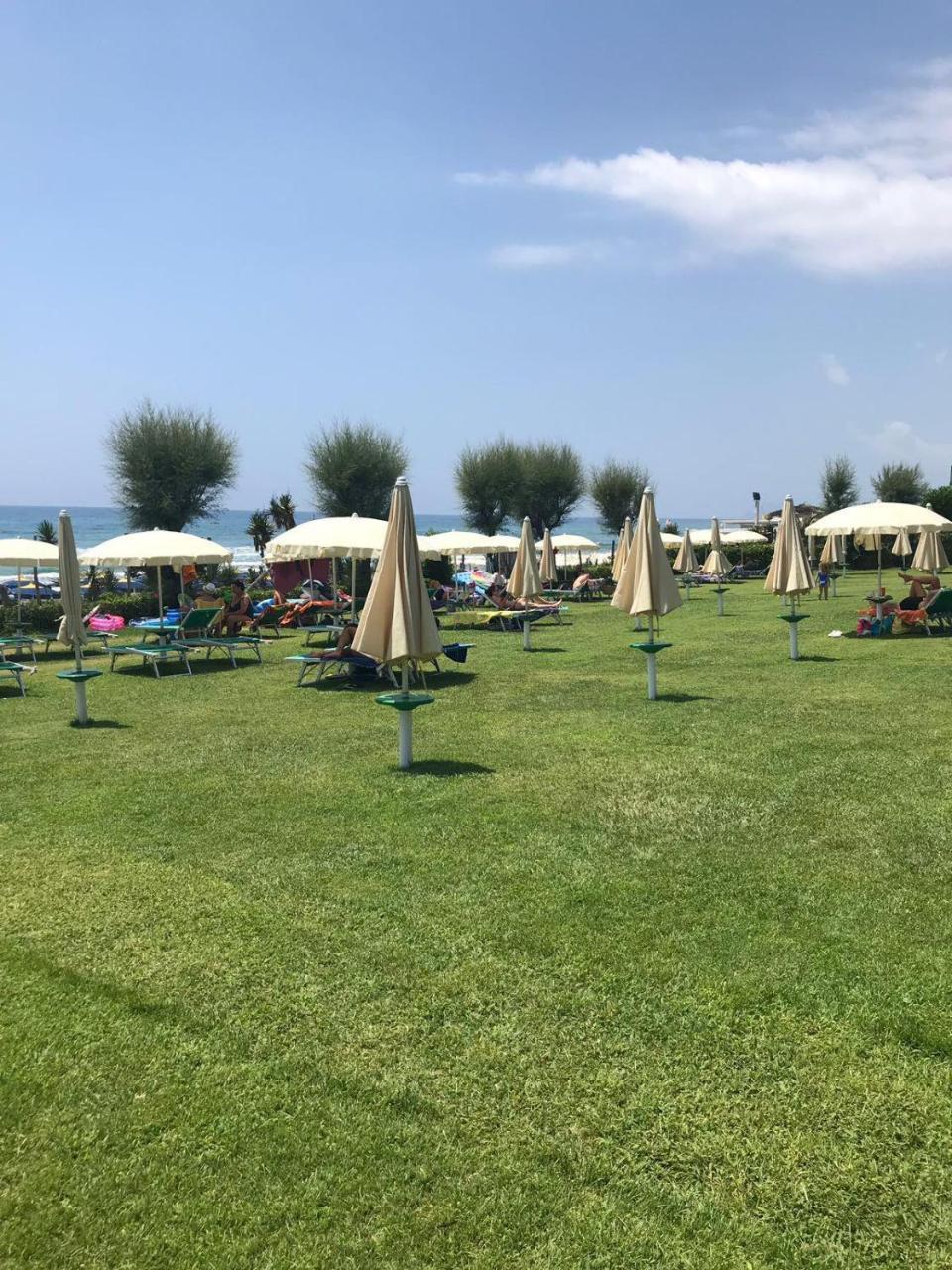 Апартаменти Residenza Le Spiagge Сперлонга Екстер'єр фото