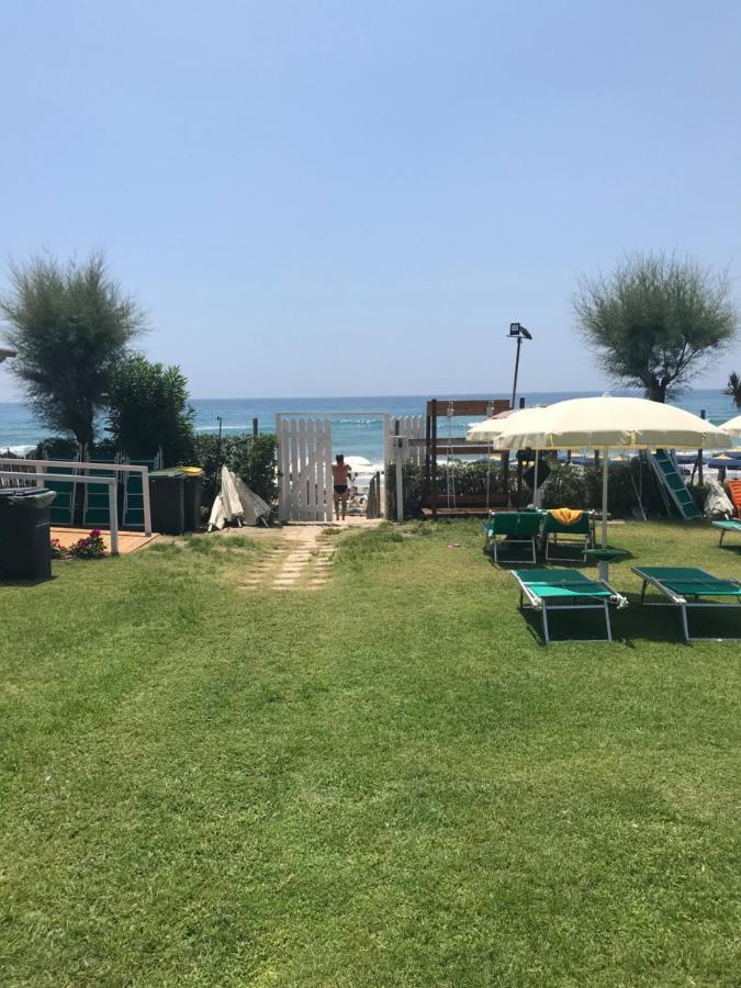 Апартаменти Residenza Le Spiagge Сперлонга Екстер'єр фото